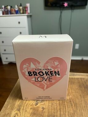 Adrianna Broken Love Pink Eau de Parfum Spray